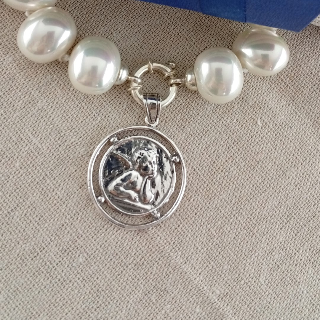 Collar Perlas Plata con Ángel Protector
