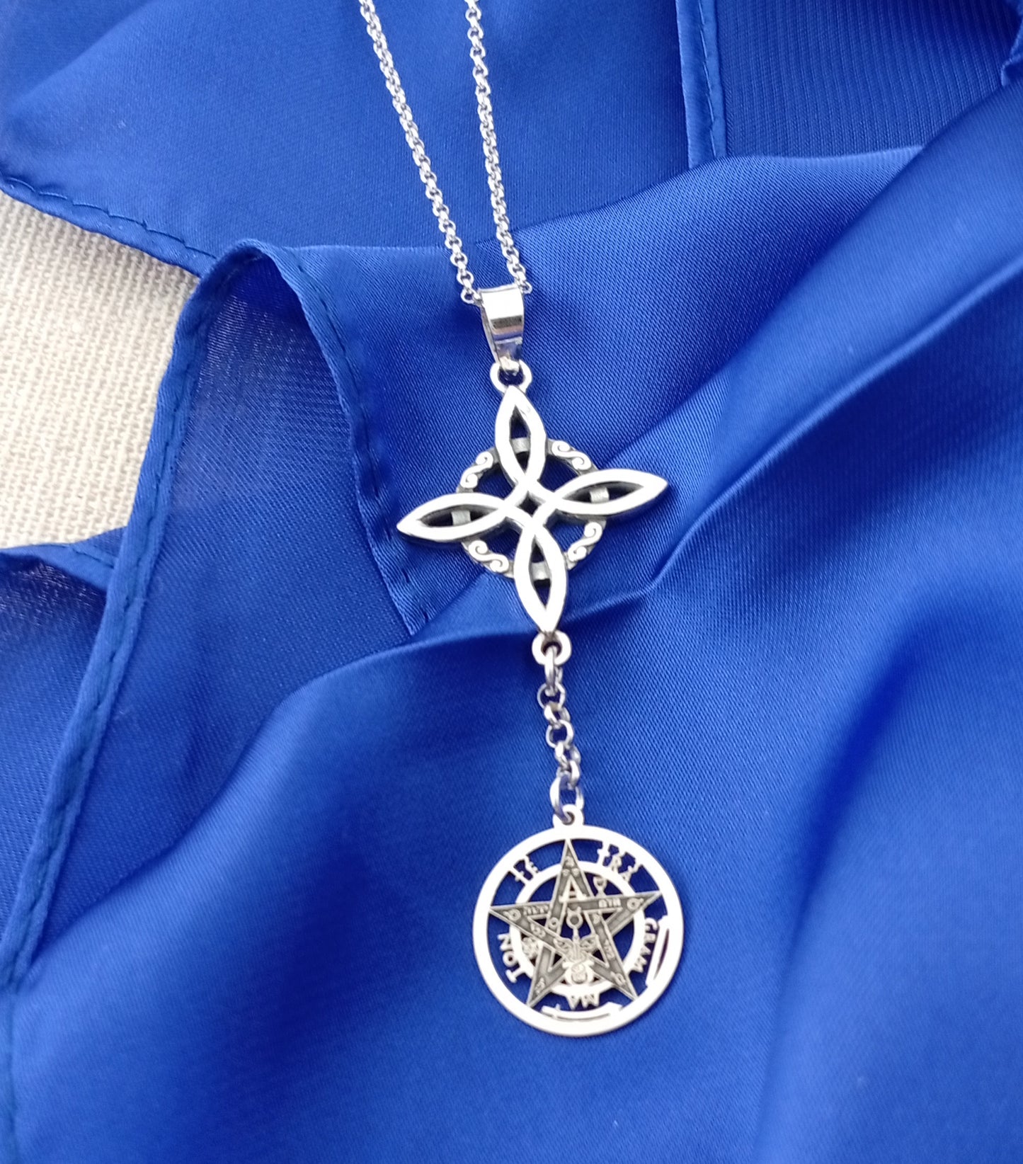 Colgante Plata Nudo de Bruja y Tetragramatón