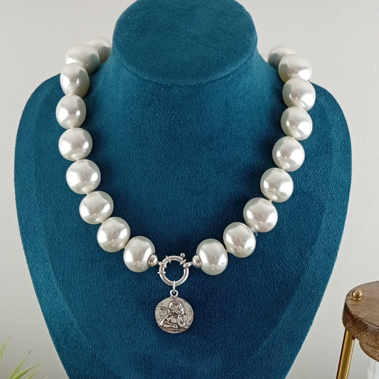Collar Perlas Plata con Angelito Protector