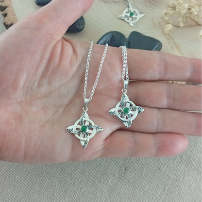 Colgante Nudo de Bruja Plata Esmeralda