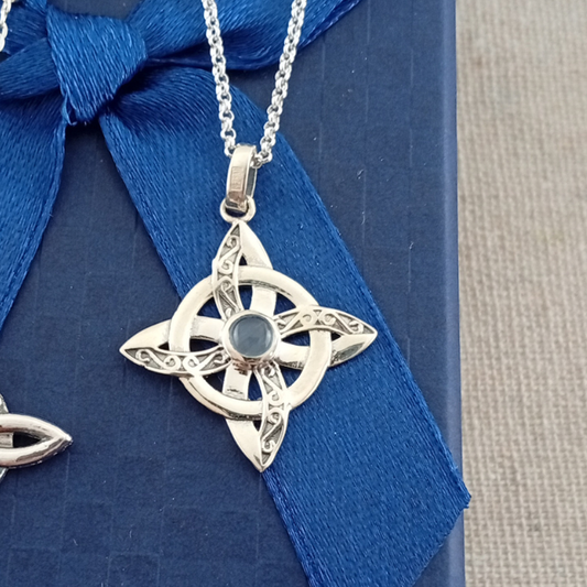 Colgante Nudo de Bruja Plata con Turquesa