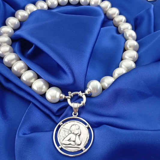 Collar Perlas Plata con Ángel Protector